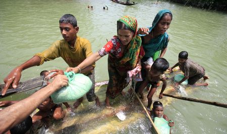 100 dead; 250,000 stranded in Bangladesh floods