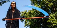 A costumed participant performs during a commemorative rally in solidarity with the victims of Hiroshima and Nagasaki, in Paris, France, 06 August 2025. A commemorative rally organized by pacifist groups and anti-nuclear organizations against nuclear weapons was held in solidarity with the victims of Hiroshima and Nagasaki. The event marks the 80th anniversary of the Hiroshima and Nagasaki bombings and features exhibitions, speeches, and a memorial ceremony.  EPA/MOHAMMED BADRA