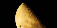 Lunar hyde-and-seek. Photographer: Chris Heymans