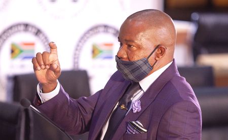 Looting at intelligence agencies flourished while politicians failed their oversight role