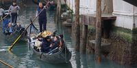 epa10480526 Gondoliers paddle carefully on the Santa Maria Formosa river because of the exceptional low tide that has recorded 70 centimeters below sea level, in Venice, Italy, 20 February 2023.  EPA-EFE/Andrea Merola