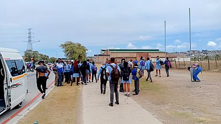 Nelson Mandela Bay police arrest taxi driver transporting 40 passengers — most of them schoolchildren