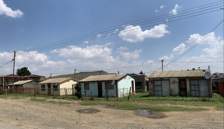 Ace Magashule appears in court while Free State residents deny knowing of any project to replace asbestos roofs