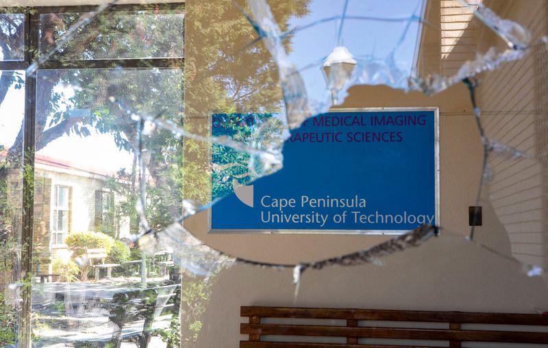âThrowing students to the wolvesâ Parliament slams CPUT over evictions after protests