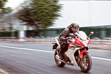 Honda CBR600F - suits from Mondays to Fridays, leathers on weekends