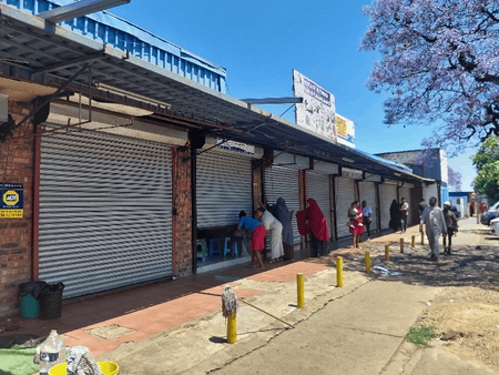 Anti-immigrant mob threatens to burn women and children in Pretoria