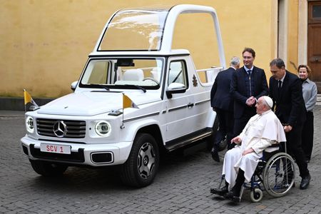 Pope Francis's popemobile set to become health clinic for Gaza children