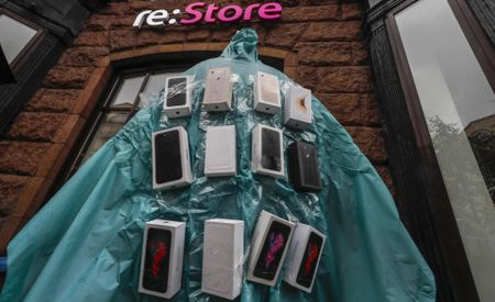 Italy fines Apple, Samsung millions for slowing phones