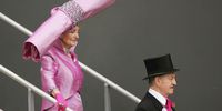 ASCOT, UNITED KINGDOM - JUNE 20:  Racegoers arrive to attend the first day of Royal Ascot at the Ascot Racecourse on June 20, 2006 in Berkshire, England. The event has been one of the highlights of the racing and social calendar since 1711, and the royal patronage continues today with a Royal Procession taking place in front of the grandstands daily.  (Photo by Scott Barbour/Getty Images)