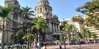 A long queue of voters is building up around the Durban City Hall, stretching from Dr Pixley ka Seme (West) Street in Anton Lembede (Smith) Street. (Photo:Tony Carnie)