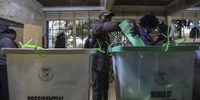 A voter casts his ballot during the general elections at a polling station in Huruma, Nairobi, Kenya, on 9 August 2022. (Photo: EPA-EFE / Daniel Irungu)