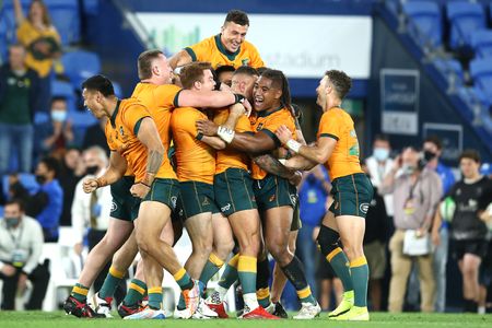 Super Cooper and Wallabies stun lacklustre Boks