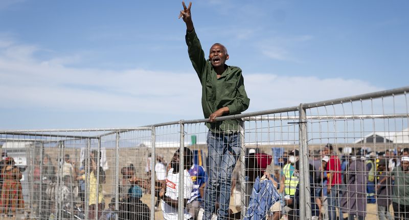 Human Rights Commission report flays Cape Town’s Strandfontein relocation site - Daily Maverick