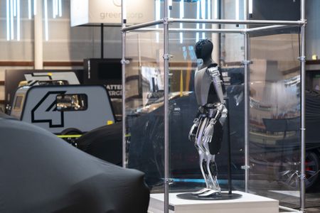 China warns of retaliation if US sticks with robot ban