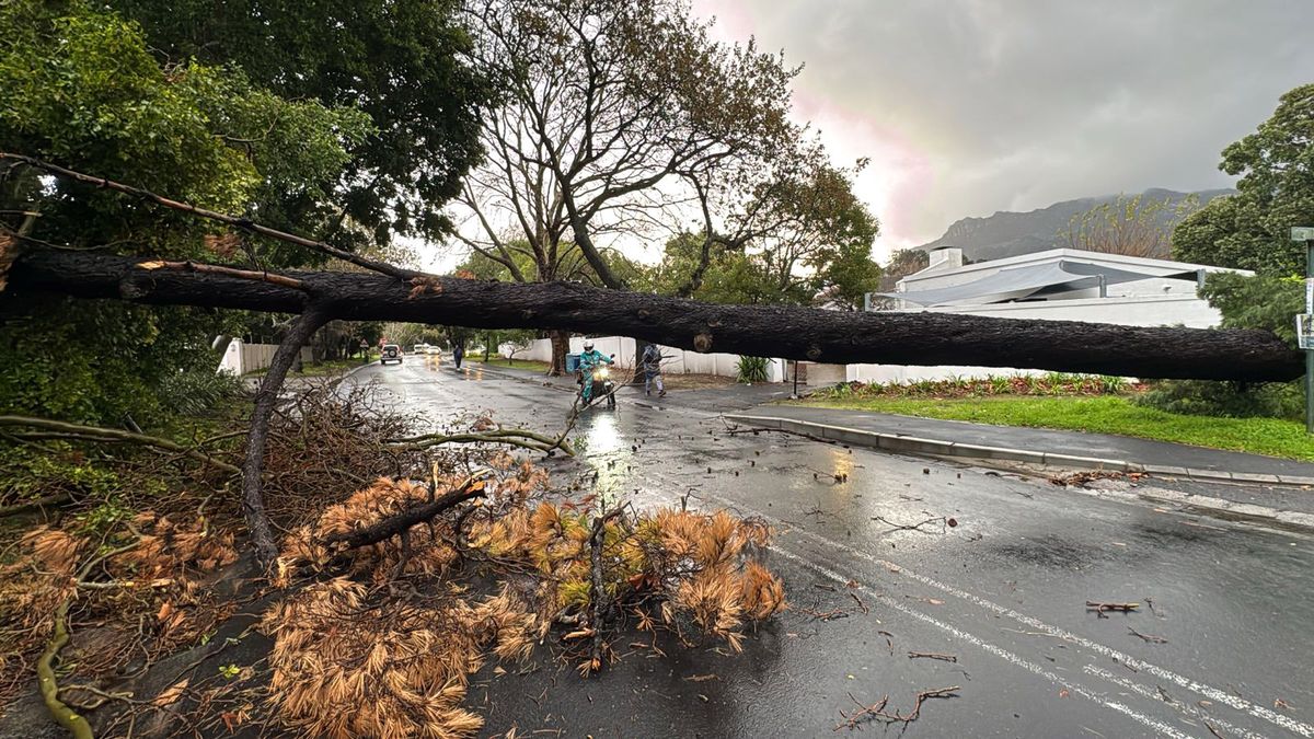 Widespread flooding hits Cape Town after cold front, snow forecast for ...