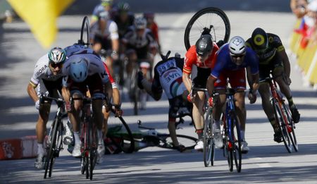 Tour de France for Dummies: Quite a Saga(n) on Day 4 as he elbows Cavendish. Oh, and Benoni sort of showed up.