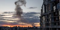 KYIV, UKRAINE - APRIL 28: Smoke rises after missiles landed at sunset on April 28, 2022 in Kyiv, Ukraine. The mayor of Kyiv, Vitali Klitschko, said on his Telegram account that Russian strikes hit the lower floors of a residential building in the Shevchenkivskyi district. The attack coincides with today's visit to Kyiv by UN Secretary-General Antonio Guterres. (Photo by John Moore/Getty Images)
