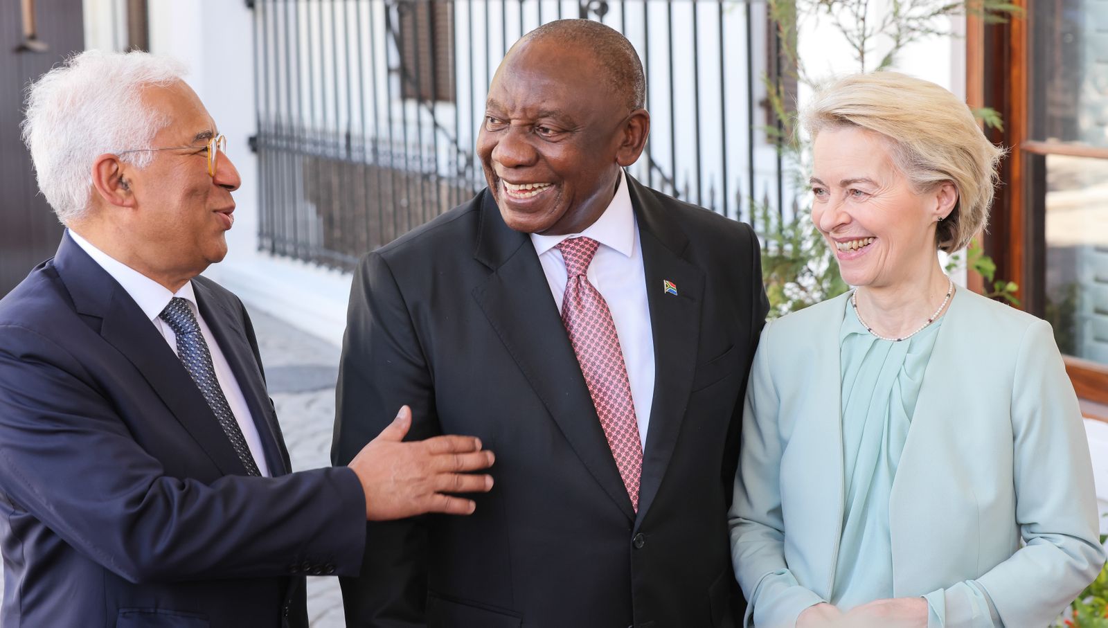 epa11961189 South African President, Cyril Ramaphosa (C), President of the European Union, Ursula von der Leyen (R) and, the President of the European Council, 