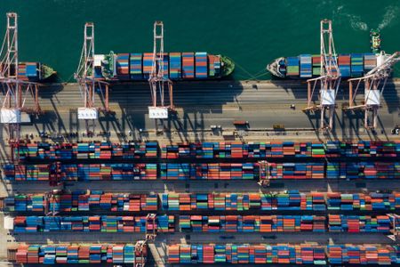 Shippers Close to Global Deal to Cut Greenhouse Gas Pollution