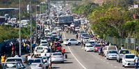 Looters in Spine Road behind The Pavilion mall on 12 July 2021 in Durban, South Africa. (Photo: Gallo Images / Darren Stewart)