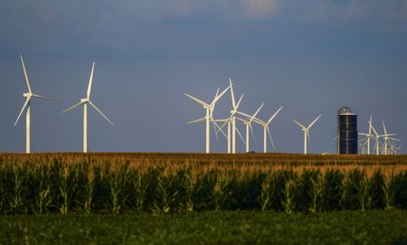 US approves reforms to ease grid connection for wind and solar