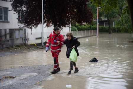 Nine dead in northern Italy floods, Formula One race called off