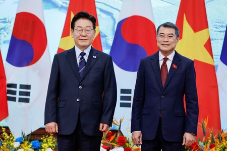 South Korea, Vietnam set to sign dozens of business deals as Lee visits Hanoi, document shows