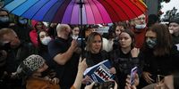 People crowd while collecting signatures in the Pushkinskaya square in Moscow for a collective lawsuit to  demand the cancellation of the results of the vote on amendments to the Russian constitution, 15 July 2020. (Photo: EPA-EFE /  Yuri Kochetkov)