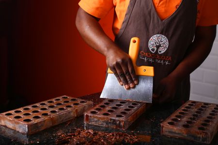 How the chocolate got onto the egg