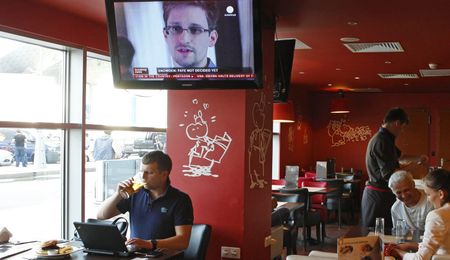 Fugitive Snowden's hopes of leaving Moscow airport dashed