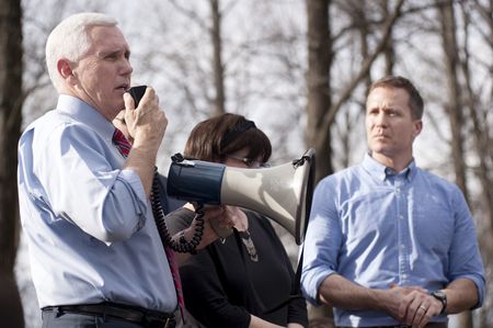 US governor resigns amid sex scandal, finance probe