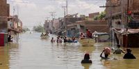 People affected by floods move to higher grounds in Khairpur Nathan Shah, Dadu district, Sindh province, Pakistan, on 2 September 2022. Flash floods triggered by heavy monsoon rains have swamped Pakistan since mid-June 2022. More than 33 million people have been affected by floods, the country’s climate change minister said.  (Photo: EPA-EFE / Waqar Hussein)