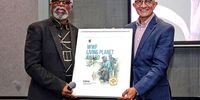 Dr John Kani with WWF board chair Valli Moosa. (Photo: Steff Bosch / WWF South Africa )