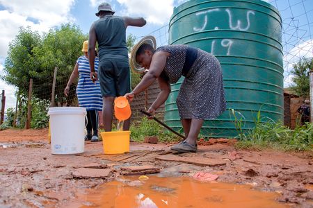Johannesburg’s water supply crisis: Phumla Mqashi residents battle scarcity and health risks daily