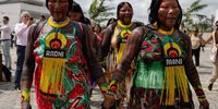 epaselect epa12516494 Indigenous people arrive at the People's Summit at COP30 in Belem, Brazil, 10 November 2025. Representatives from some 170 countries are participating in the 30th United Nations Climate Change Conference, COP30, which will run until November 21.  EPA/FRAGA ALVES