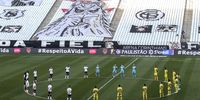 Mirassol and Corinthians players before a match between the football clubs as part of the State Championship semi-final at Arena Corinthians on 2 August 2020 in Sao Paulo, Brazil. The match was played behind closed doors and with precautionary measures against the spread of Covid-19. (Photo: Alexandre Schneider / Getty Images)