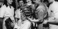 25th September 1946:  Instructor Joan Franklin teaching pupils at the Hairdressing Academy in Watford.  (Photo by Fox Photos/Getty Images)