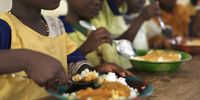 While spending on the National School Nutrition Programme (NSNP) grows consistently over the next 3 years, SECTION27 is concerned that the increase does not consider the rising cost to feed children nutritious meals, as food price inflation remains higher than ordinary inflation.<br>(Photo: Flickr/Julien Harneis/Wikipedia)