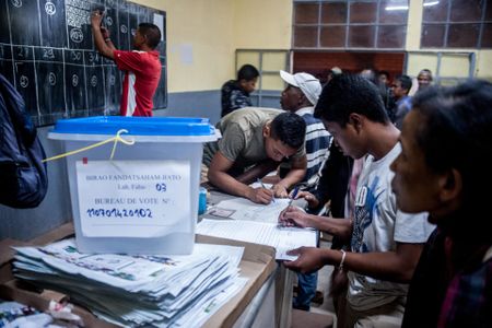 Rajoelina, Ravalomanana lead Madagascar presidential race
