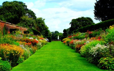 A perennial pleasure: On herbaceous and noble green borders
