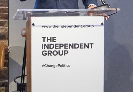 U.K.'s May Suffers First Brexit Defections as Three Tories Quit