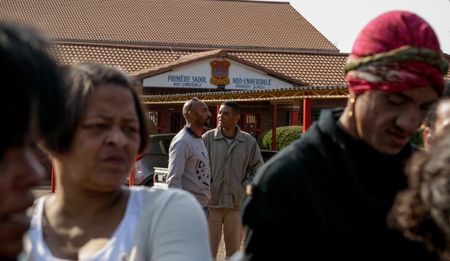GroundUp: Parents defend school from protesters