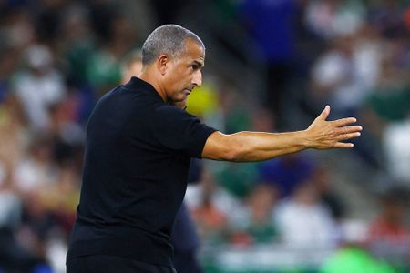Tunisian coach sacked and Iran ‘oppressed’ on dramatic World Cup day
