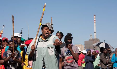 A luta continua, AMCU decides, in Zuma-free Marikana