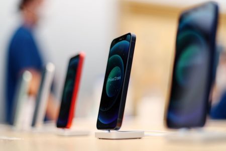 Apple removes ICE tracking apps after pressure by Trump administration