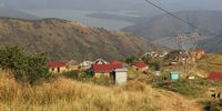 Hundreds of homesteads are clustered in the hills above the Phobane (Goedertrouw) Dam. During the drought in 2016, the level of this crucial water reservoir dropped to below 17% of full capacity, leading to significant water restrictions for irrigation farmers, residents and industries. 27 July 2023.(Photo: Tony Carnie)