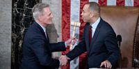 Representative Hakeem Jeffries, a Democrat from New York, right, shakes hands with Representative Kevin McCarthy, a Republican from California, after being handed the speaker’s gavel at the US Capitol in Washington, DC, US, 7 January 2023. (Photo: Al Drago / Bloomberg via Getty Images)