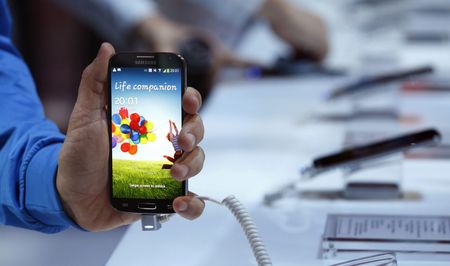 A Stretched Samsung Chases Rival Apple's Suppliers