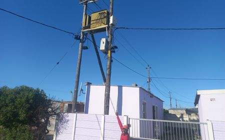 Philippi East residents left in dark as Eskom, City repair technicians fear for safety