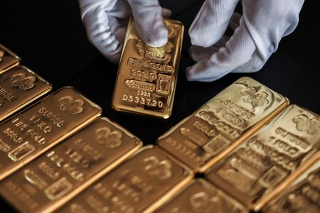 Gold shines as US dollar loses lustre for central banks